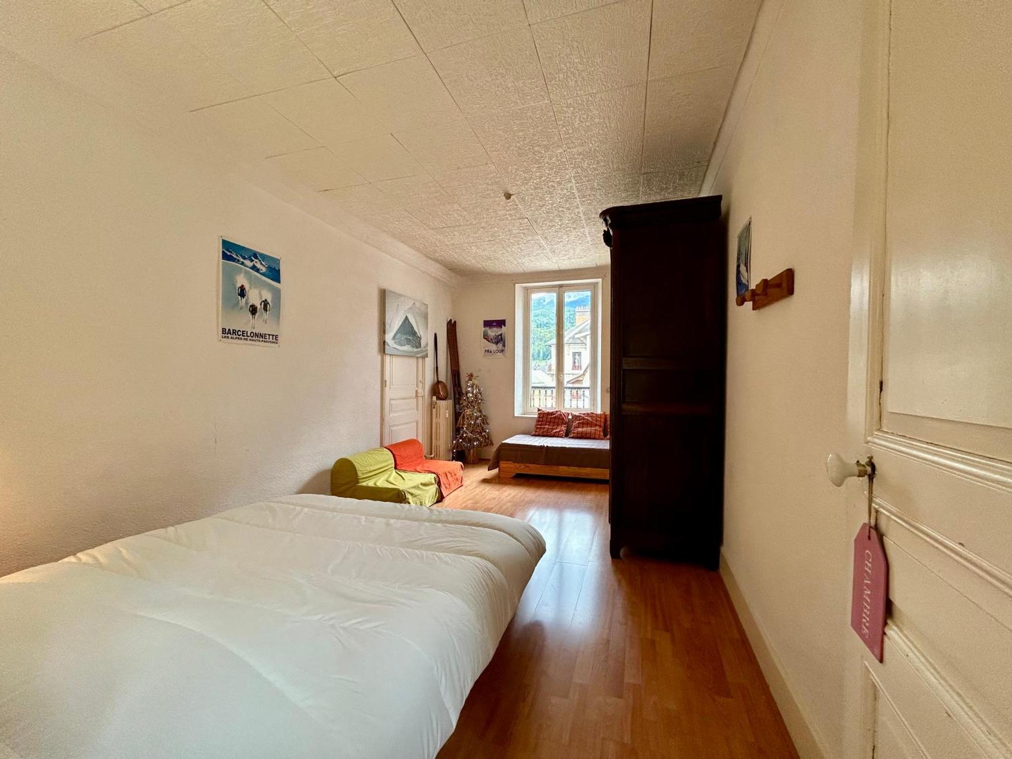 Evasion Authentique - Centre Ville - Jeux De Societe Barcelonnette Exterior photo